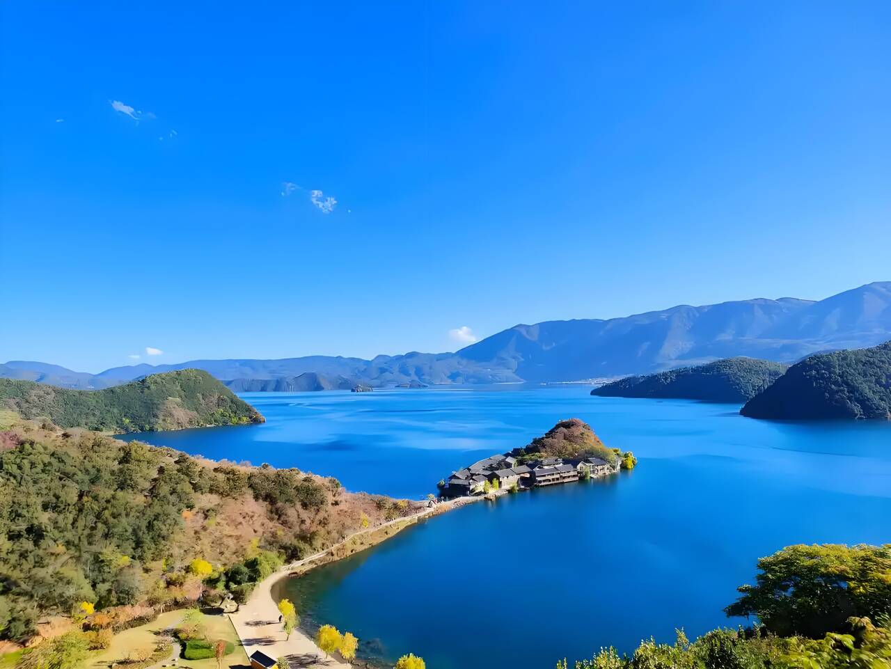 泸沽湖